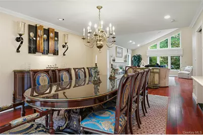 18 Aldgate Drive W, Manhasset, NY 11030 - Photo 12