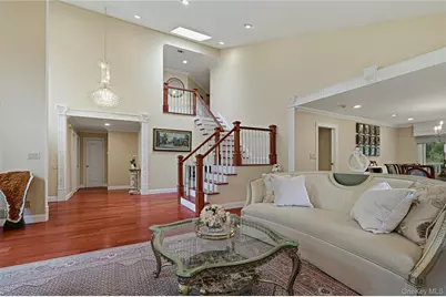 18 Aldgate Drive W, Manhasset, NY 11030 - Photo 10