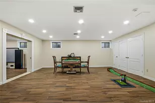 18 Aldgate Dr W, Manhasset, NY 11030 - Photo 30
