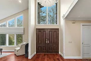 18 Aldgate Dr W, Manhasset, NY 11030 - Photo 8