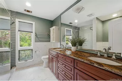 18 Aldgate Drive W, Manhasset, NY 11030 - Photo 28