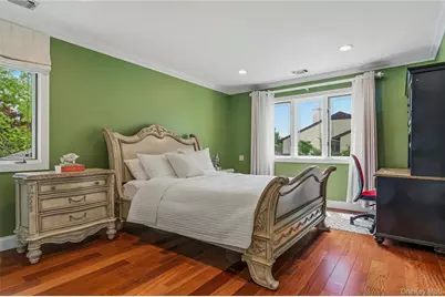 18 Aldgate Drive W, Manhasset, NY 11030 - Photo 26