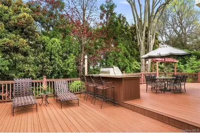 18 Aldgate Drive W, Manhasset, NY 11030 - Photo 34