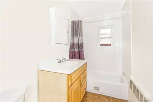 1389 E 233rd St, Bronx, NY 10466 - Photo 16