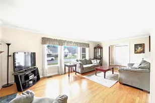 32 Homeside Ln, White Plains, NY 10605 - Photo 4