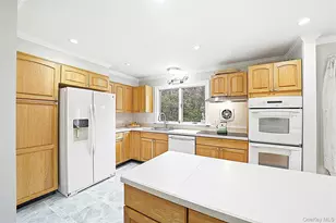 32 Homeside Ln, White Plains, NY 10605 - Photo 10