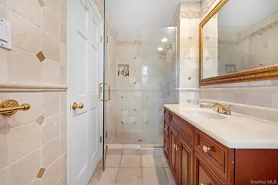 8 Cathy Lane, Great Neck, NY 11024 - Photo 24