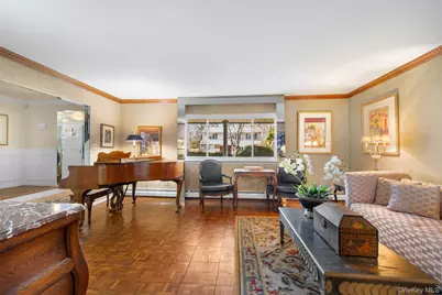 8 Cathy Lane, Great Neck, NY 11024 - Photo 6