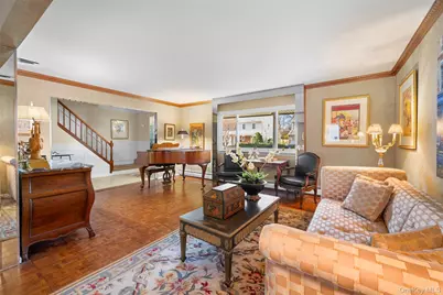 8 Cathy Lane, Great Neck, NY 11024 - Photo 4