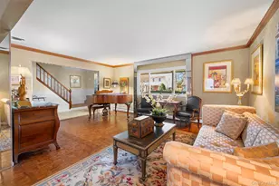 8 Cathy Ln, Great Neck, NY 11024 - Photo 4