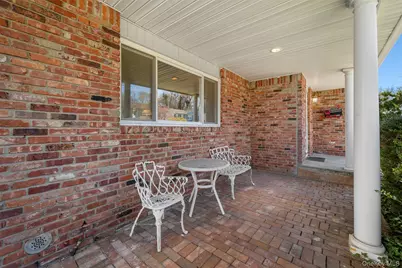 8 Cathy Lane, Great Neck, NY 11024 - Photo 2