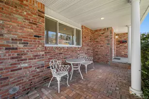 8 Cathy Ln, Great Neck, NY 11024 - Photo 2