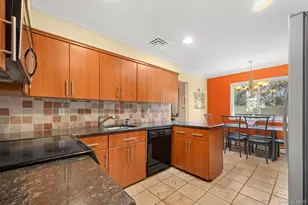 8 Cathy Ln, Great Neck, NY 11024 - Photo 10