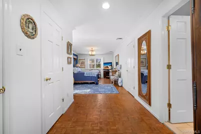 8 Cathy Lane, Great Neck, NY 11024 - Photo 22