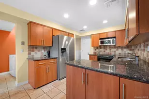 8 Cathy Ln, Great Neck, NY 11024 - Photo 14