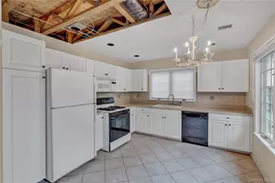 15 Doral Ln, Bay Shore, NY 11706 - Photo 12