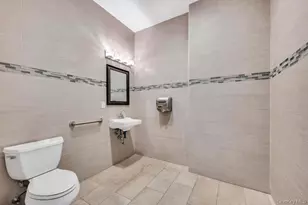 105-31 150th St, Jamaica, NY 11435 - Photo 18