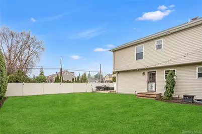 69 Thomas Avenue, Bethpage, NY 11714 - Photo 36