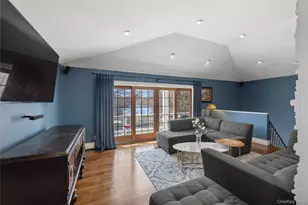 44 Archie Pl, West Islip, NY 11795 - Photo 8