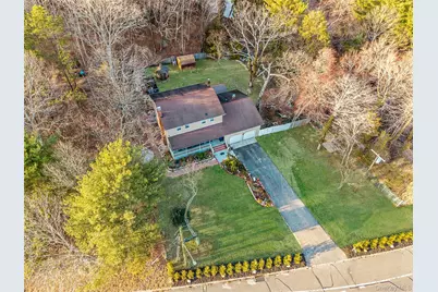 231 W Woodside Avenue, Patchogue, NY 11772 - Photo 2