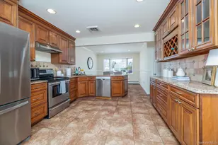 25 Cobalt Ln, Westbury, NY 11590 - Photo 14