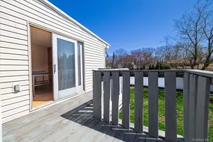 25 Cobalt Ln, Westbury, NY 11590 - Photo 22