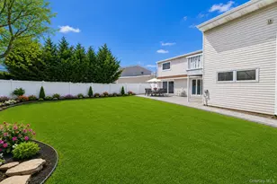 25 Cobalt Ln, Westbury, NY 11590 - Photo 28