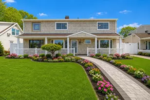 25 Cobalt Ln, Westbury, NY 11590 - Photo 2