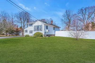 5 Diane Place, Bay Shore, NY 11706 - Photo 2