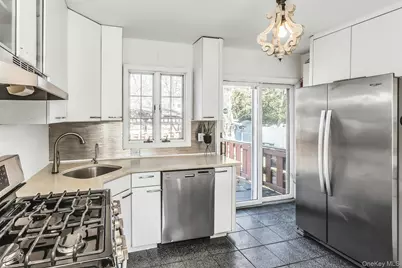 5 Diane Place, Bay Shore, NY 11706 - Photo 6