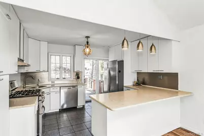 5 Diane Place, Bay Shore, NY 11706 - Photo 4