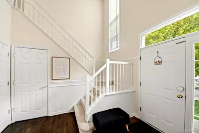 38 Ovation Court, White Plains, NY 10603 - Photo 2