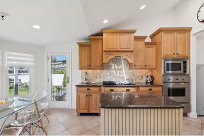 15 Wayland Road, Plainview, NY 11803 - Photo 14