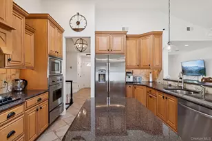 15 Wayland Rd, Plainview, NY 11803 - Photo 18