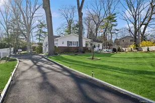 32 Derby Pl, Smithtown, NY 11787 - Photo 2