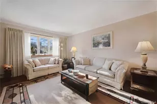 32 Derby Pl, Smithtown, NY 11787 - Photo 10