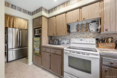 32 Derby Place, Smithtown, NY 11787 - Photo 12