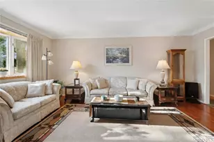 32 Derby Pl, Smithtown, NY 11787 - Photo 8