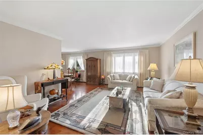 32 Derby Place, Smithtown, NY 11787 - Photo 4