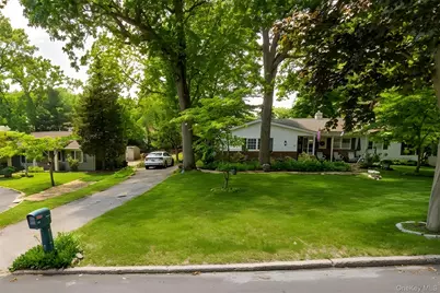 32 Derby Place, Smithtown, NY 11787 - Photo 1