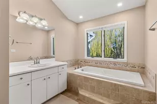 41 Doral Ln, Bay Shore, NY 11706 - Photo 16