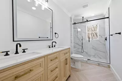 80 W Walnut Street, Farmingdale, NY 11735 - Photo 18