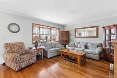 189 N Iowa Avenue, Massapequa, NY 11758 - Photo 8