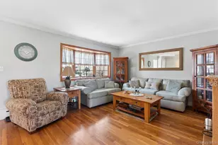 189 N Iowa Ave, Massapequa, NY 11758 - Photo 8