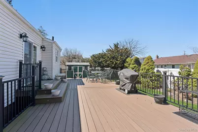 189 N Iowa Avenue, Massapequa, NY 11758 - Photo 40