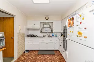 77 Lucille Ave, Elmont, NY 11003 - Photo 10