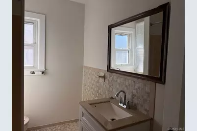 987 Wallace Avenue, Baldwin, NY 11510 - Photo 12