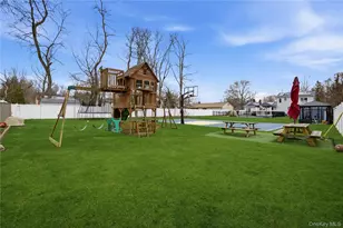 32 Landscape Dr, Wheatley Heights, NY 11798 - Photo 36