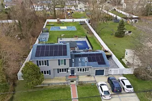 32 Landscape Dr, Wheatley Heights, NY 11798 - Photo 4