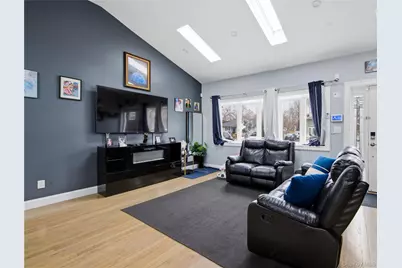 32 Landscape Drive, Wheatley Heights, NY 11798 - Photo 8